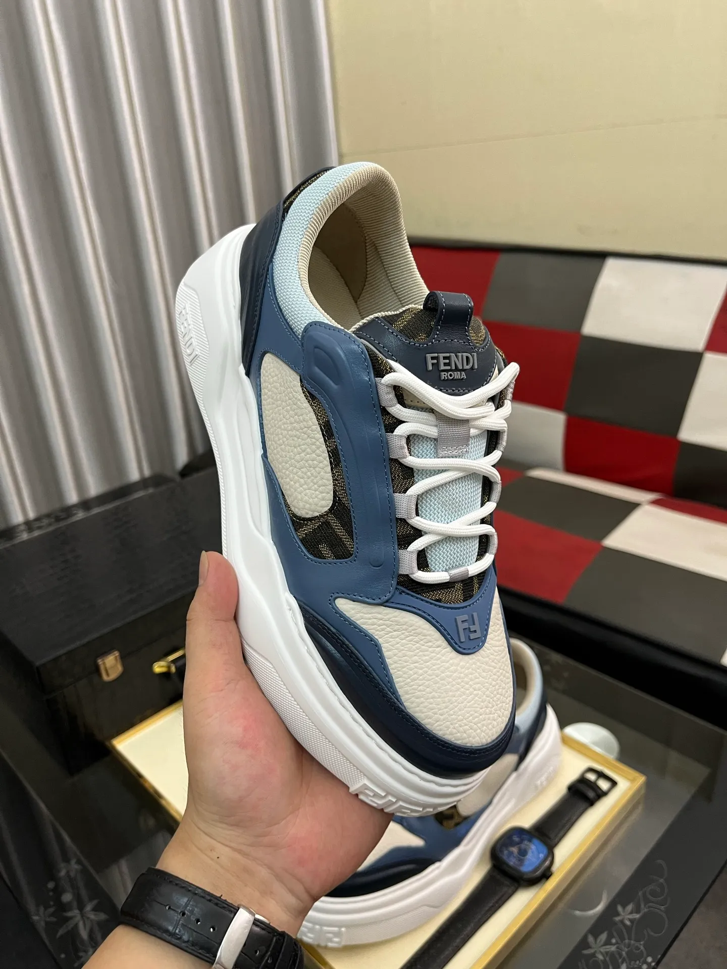 Men's Men's Shoes 💰680⌚️⌚️(Higher version) [Fendi] Fendi's latest casual shoes for men! Available at counters simultaneously! A one-to-one replica of the original. Made entirely of imported top-grain calfskin, the interior is made of top-grain water-dyed cowhide, and the original factory-supplied rubber outsole. Leading new fashion concepts. Matching code: 38-44. 45 can be customized and non-returnable!